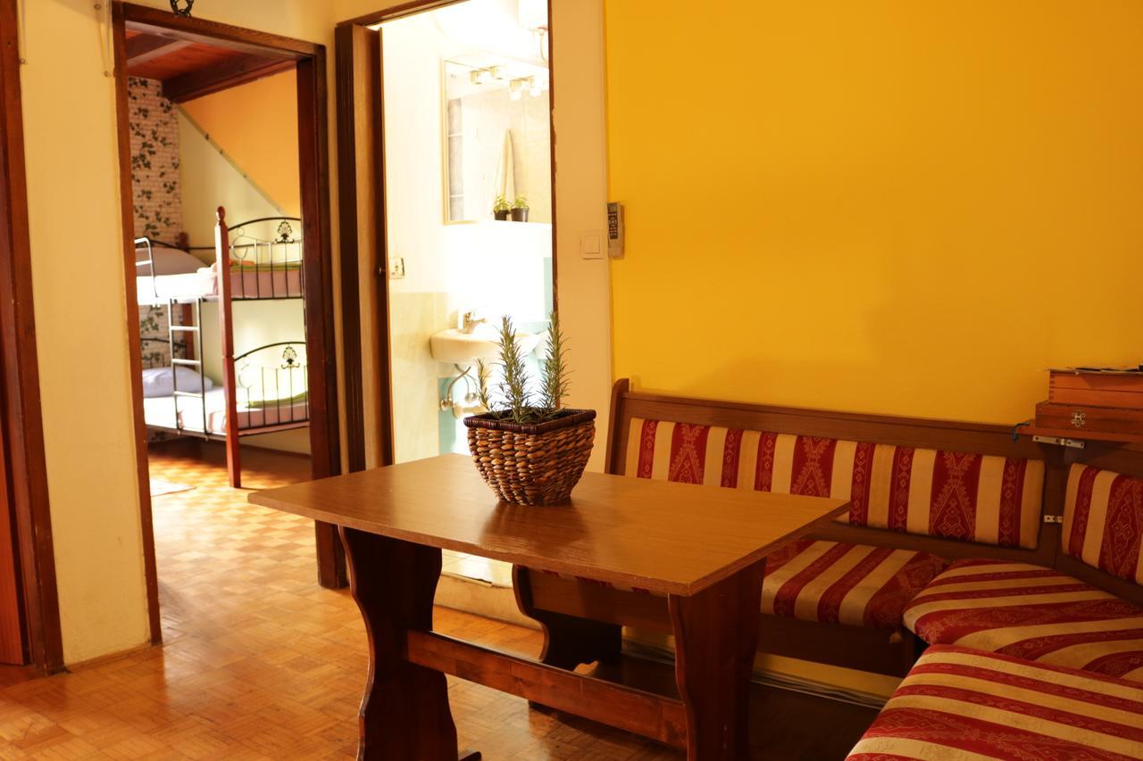 Hostel Alma 2 Porec Exterior photo